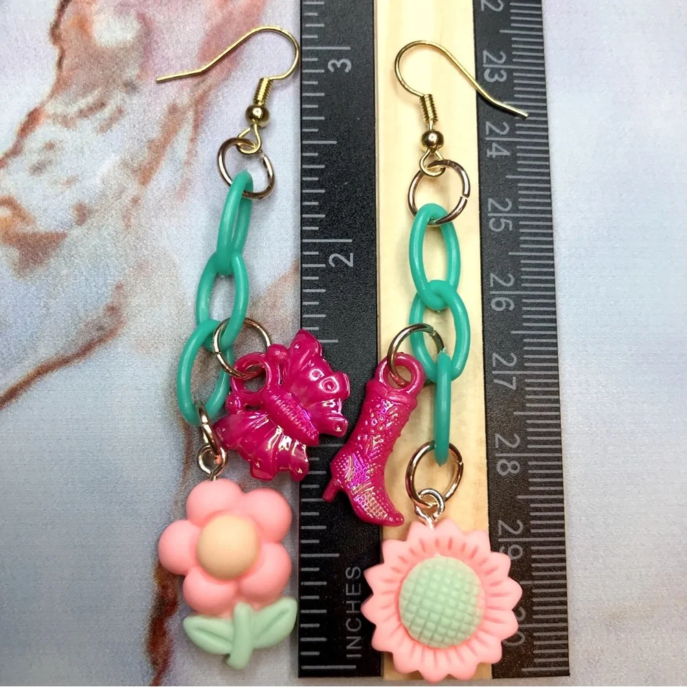 Handmade Western Flower Kawaii Plastic Chain Earrings - Picture 4 of 4
